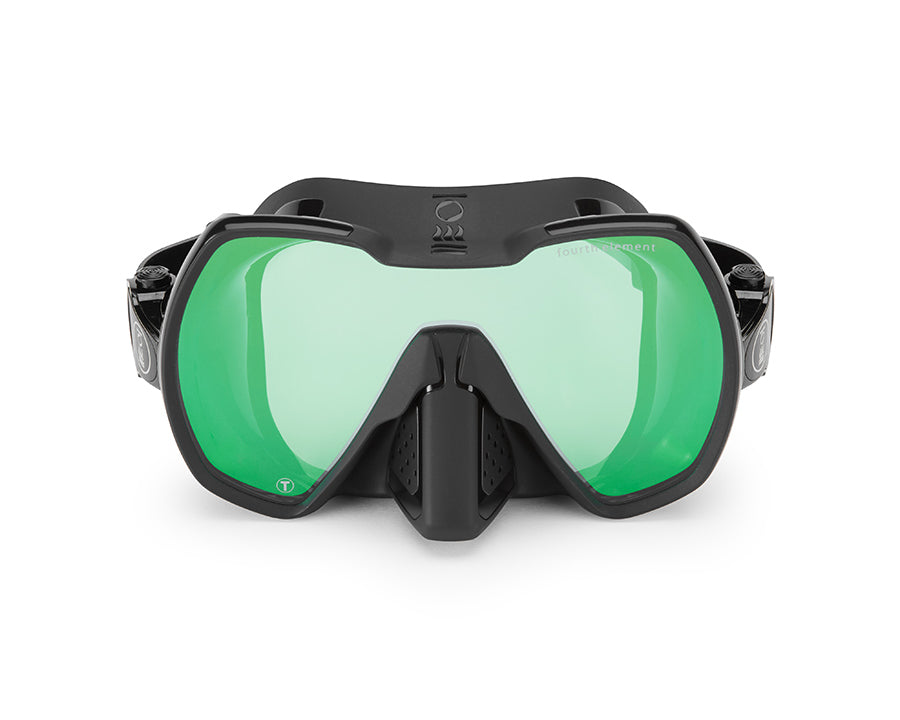 A black diving mask with a single lens and a soft silicone skirt, designed for wide field of vision and comfortable fit.